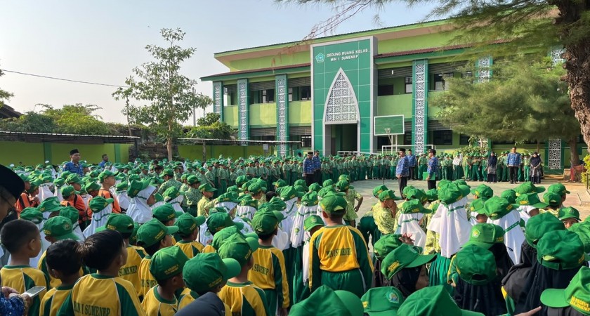 Khidmatnya Peringatan Hari Kesaktian Pancasila di MIN 1 Sumenep, Hadirkan Keteladanan Lewat Guru Sebagai Petugas