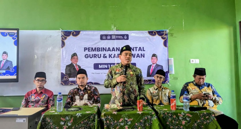 5 Pesan Penting Kepala Kemenag Sumenep dalam Pembinaan Mental Guru dan Karyawan MIN 1 Sumenep