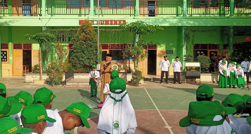 Upacara Bendera MIN 1 SUMENEP: Siswa Dibekali Edukasi Gizi Seimbang
