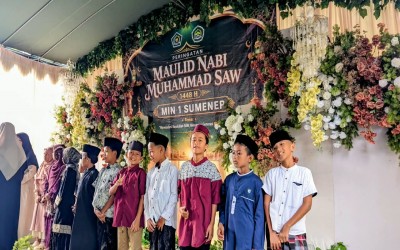 Panggung Kreativitas dan Prestasi Semarakkan Maulid Nabi 1448 H di MIN 1 Sumenep