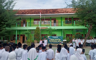 MIN 1 Sumenep Peringati Hari Santri Nasional dengan Upacara dan Khatmil Qur’an