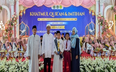 Bikin Bangga! Ini Daftar Peserta Terbaik dan Peraih Predikat Mumtaaz dalam acara Khatmil Al-Qur'an MIN 1 Sumenep