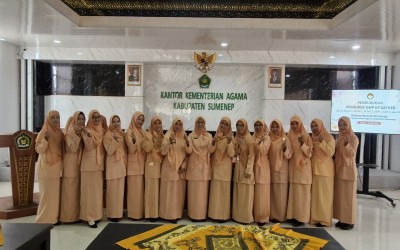 Pengukuhan Pengurus DWP MIN 1 Sumenep, Ketua DWP Kemenag: Jadikan Momentum Ini Sebagai Penyemangat Menjalankan Program Kerja