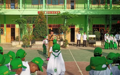 Upacara Bendera MIN 1 SUMENEP: Siswa Dibekali Edukasi Gizi Seimbang